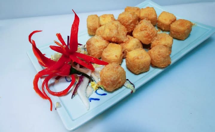 咸蛋黄豆腐Crispy Tofu Coated w Salted Egg Yolk Sauce